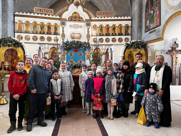 В Петропавловском храме прошел детский Рождественский праздник