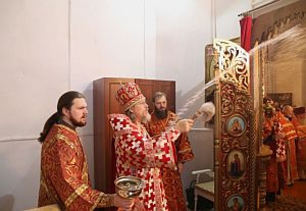 Митрополит Марк освятил придел Христорождественского храма села Истье