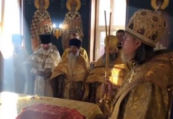 Митрополит Марк возглавил Божественную литургию в Предтеченском храме села Хрущево