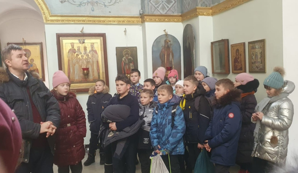 В Петропавловском храме состоялась очередная экскурсия для молодежи